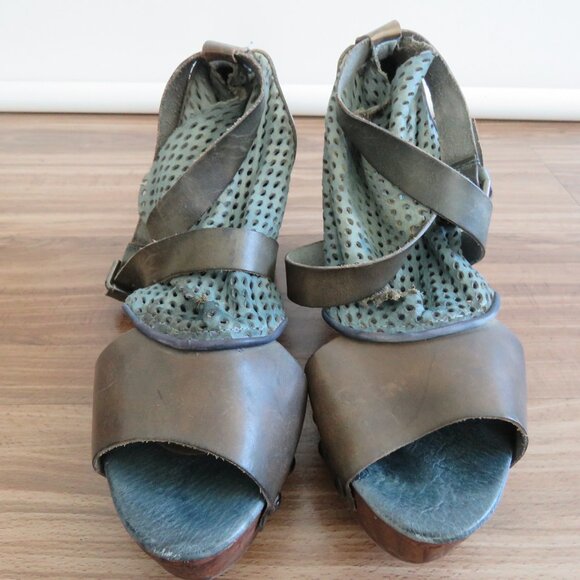 FREE PEOPLE Rendering Perforated Leather Buckle Heel Platform Clogs Boho 7.5 - Picture 5 of 14